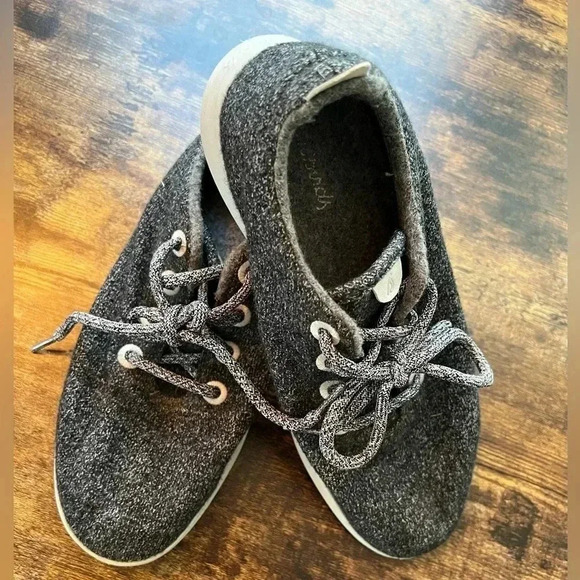 Allbirds woman’s Wool Runner sneakers. Size: 9. - Picture 3 of 14